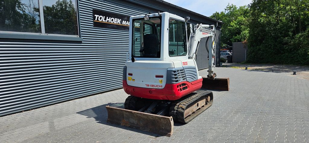 Takeuchi TB 235