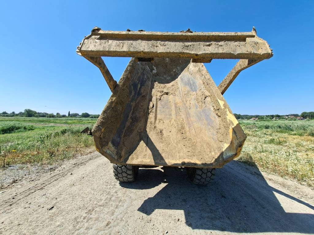 CAT 725C2