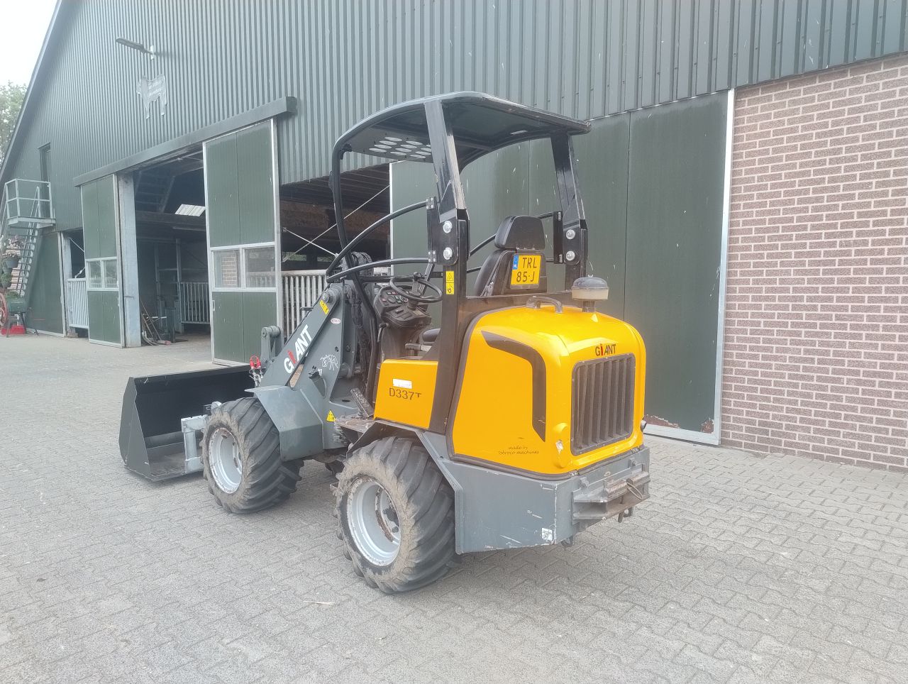 Giant 337T + bak en palletvork (2500 uur)