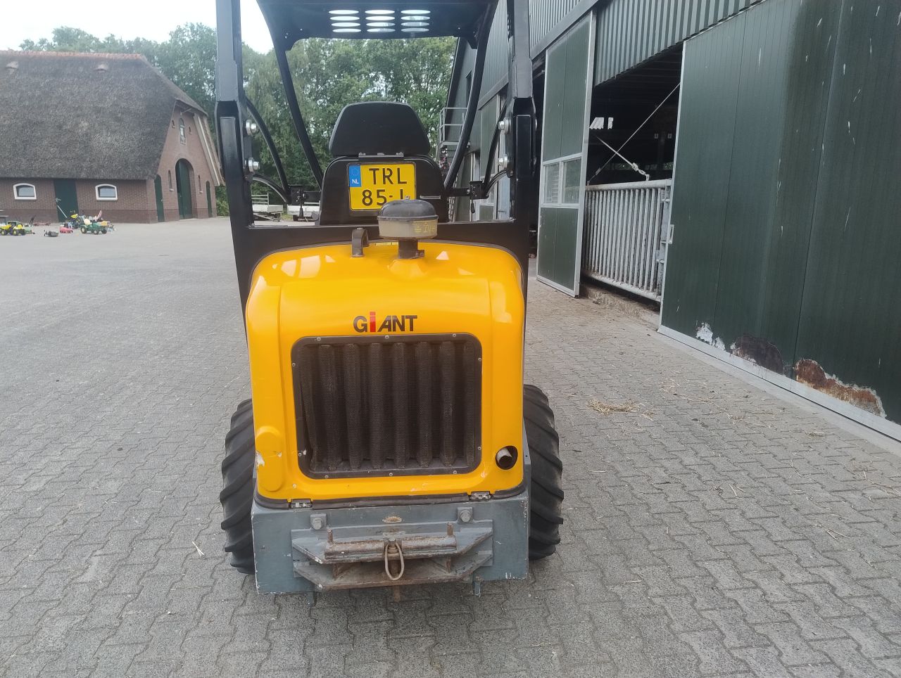 Giant 337T + bak en palletvork (2500 uur)