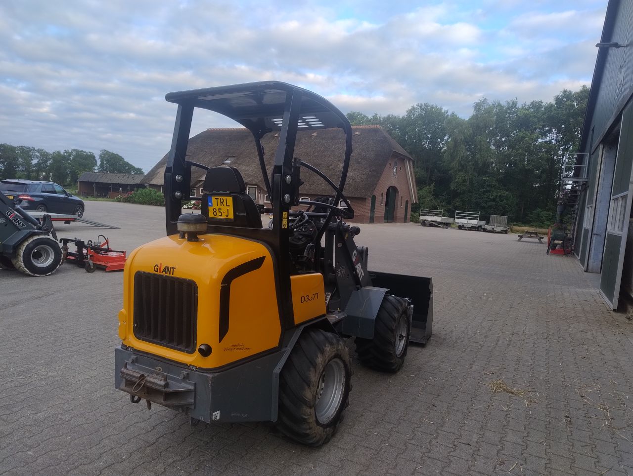 Giant 337T + bak en palletvork (2500 uur)