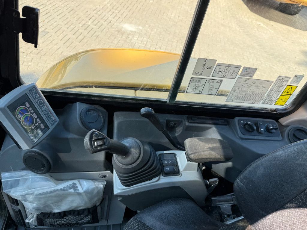 Caterpillar 305E