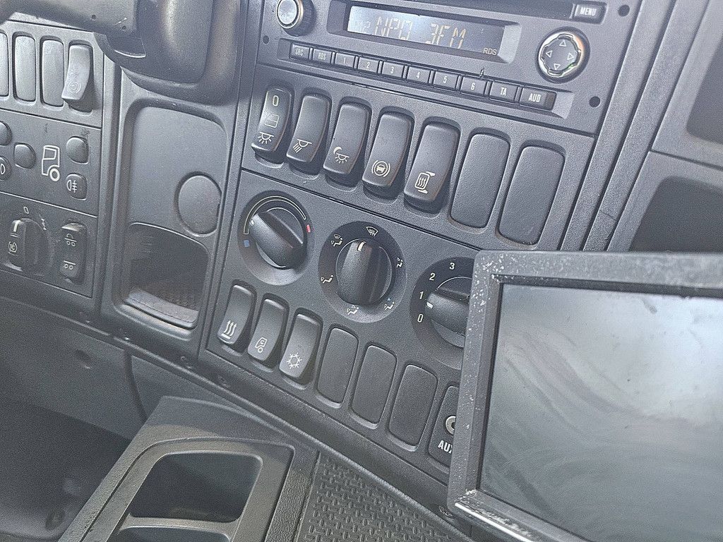 SCANIA P280 6x2*4