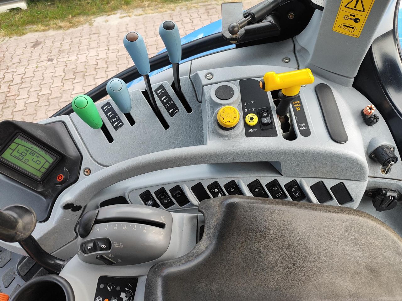New Holland T 6030 Range Command