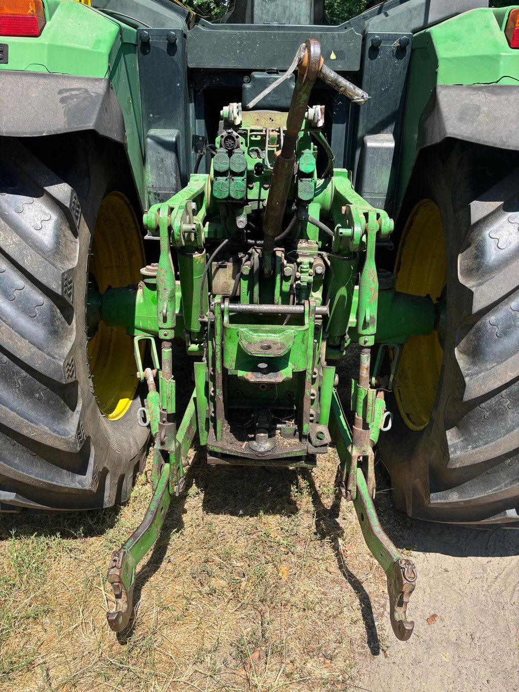 John Deere 6910
