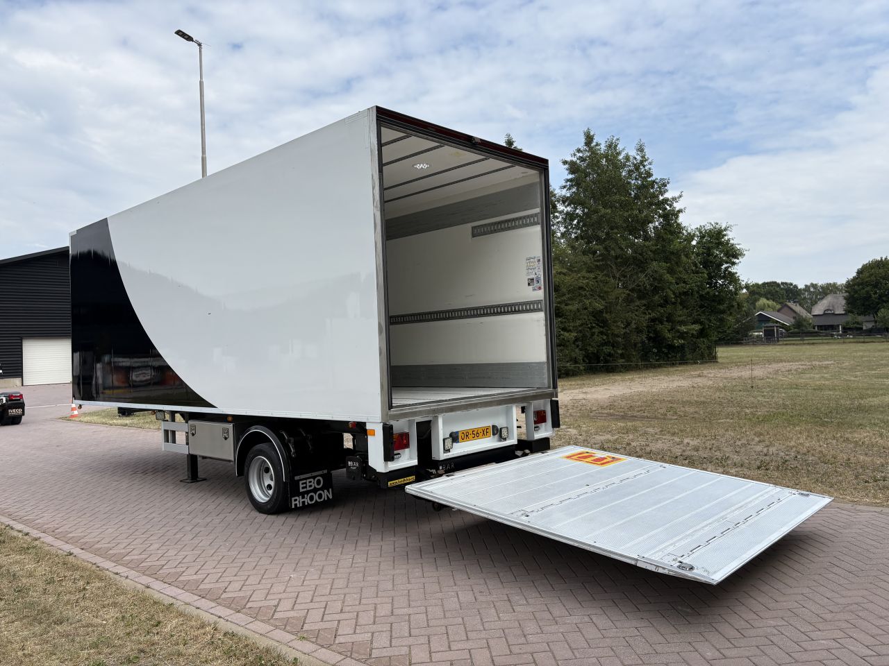 Be oplegger VAN WEEL 7 TON met laadklep 2000 kg