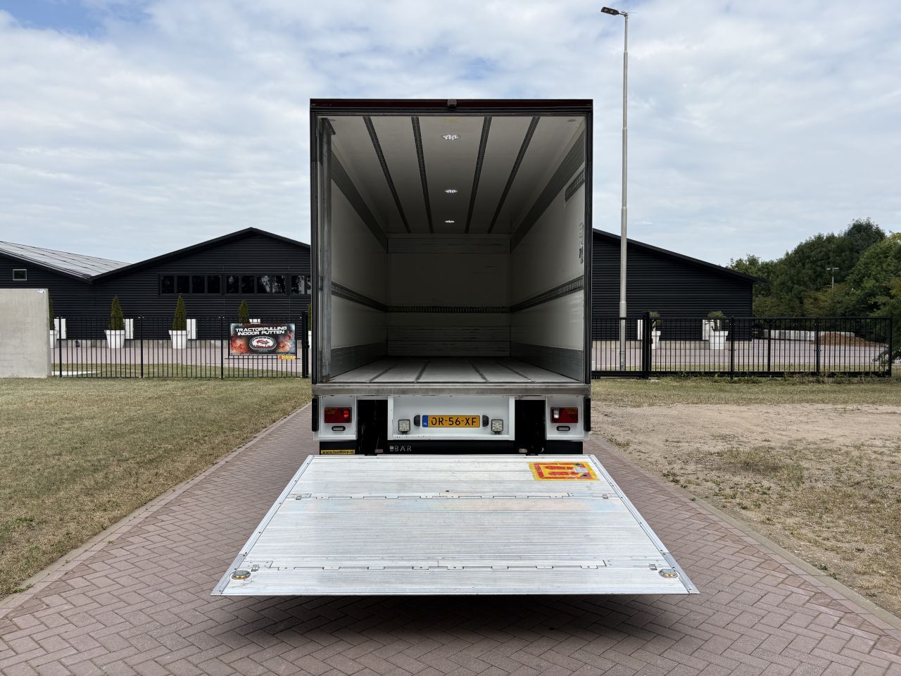 Be oplegger VAN WEEL 7 TON met laadklep 2000 kg