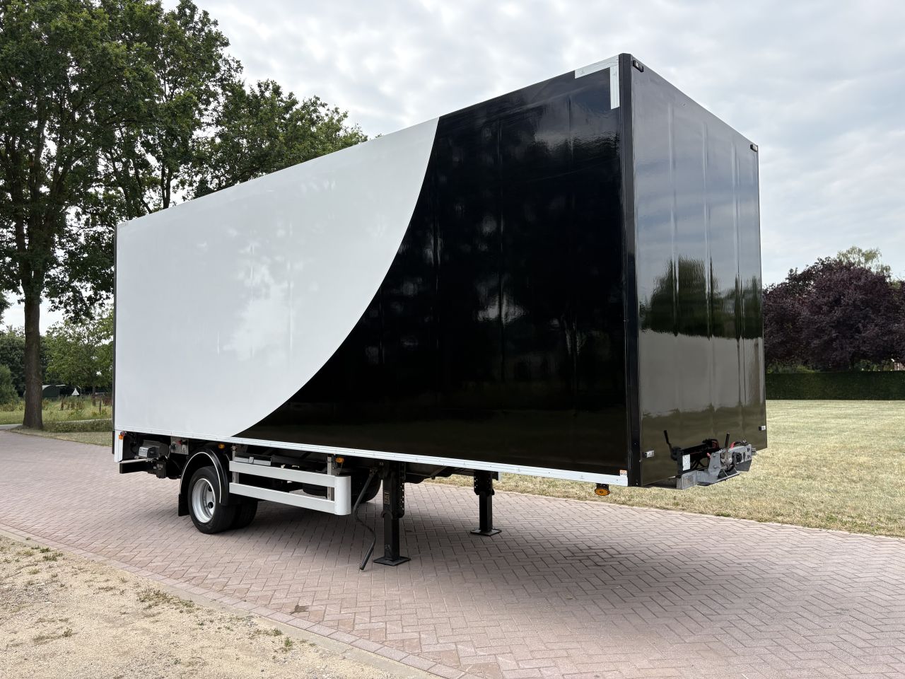 Be oplegger VAN WEEL 7 TON met laadklep 2000 kg