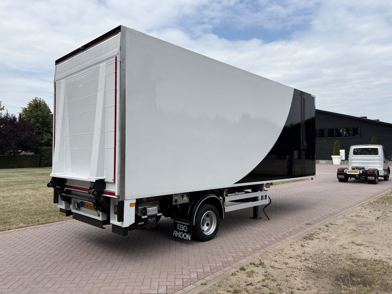 Be oplegger VAN WEEL 7 TON met laadklep 2000 kg