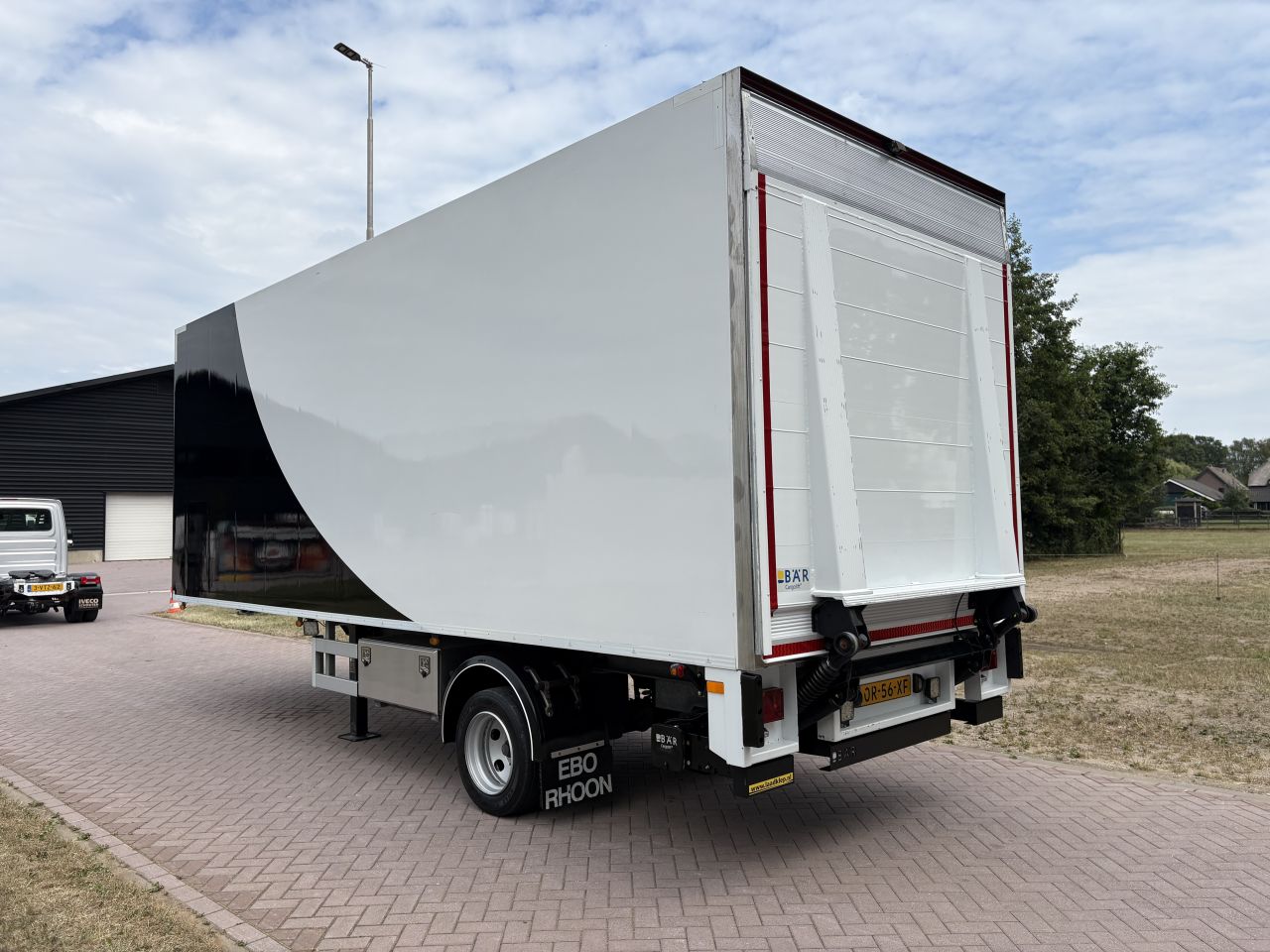 Be oplegger VAN WEEL 7 TON met laadklep 2000 kg