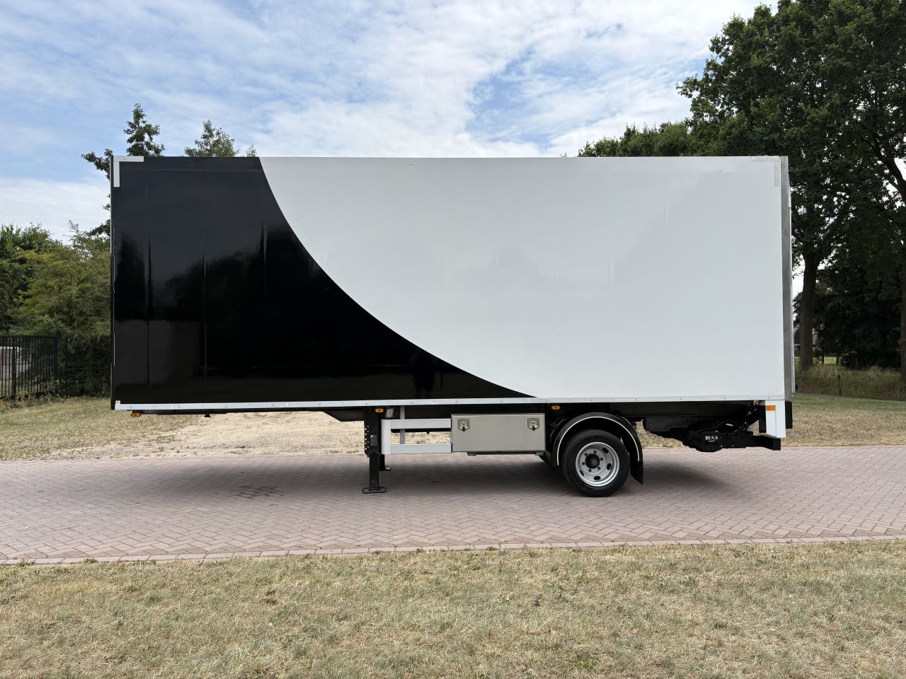 Be oplegger VAN WEEL 7 TON met laadklep 2000 kg