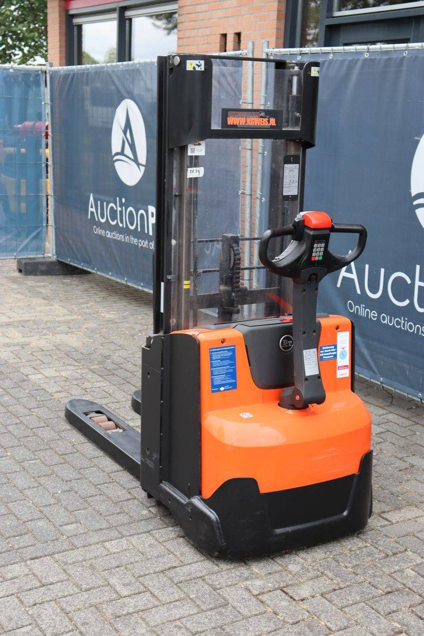 Stacker BT SWE140L Electric 1400kg 2.6m 2015