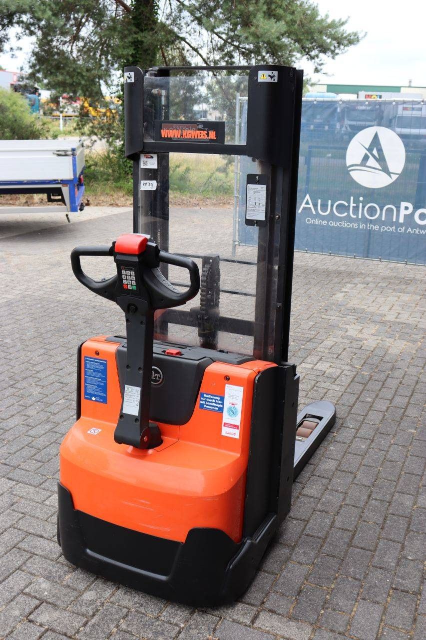 Stacker BT SWE140L Electric 1400kg 2.6m 2015