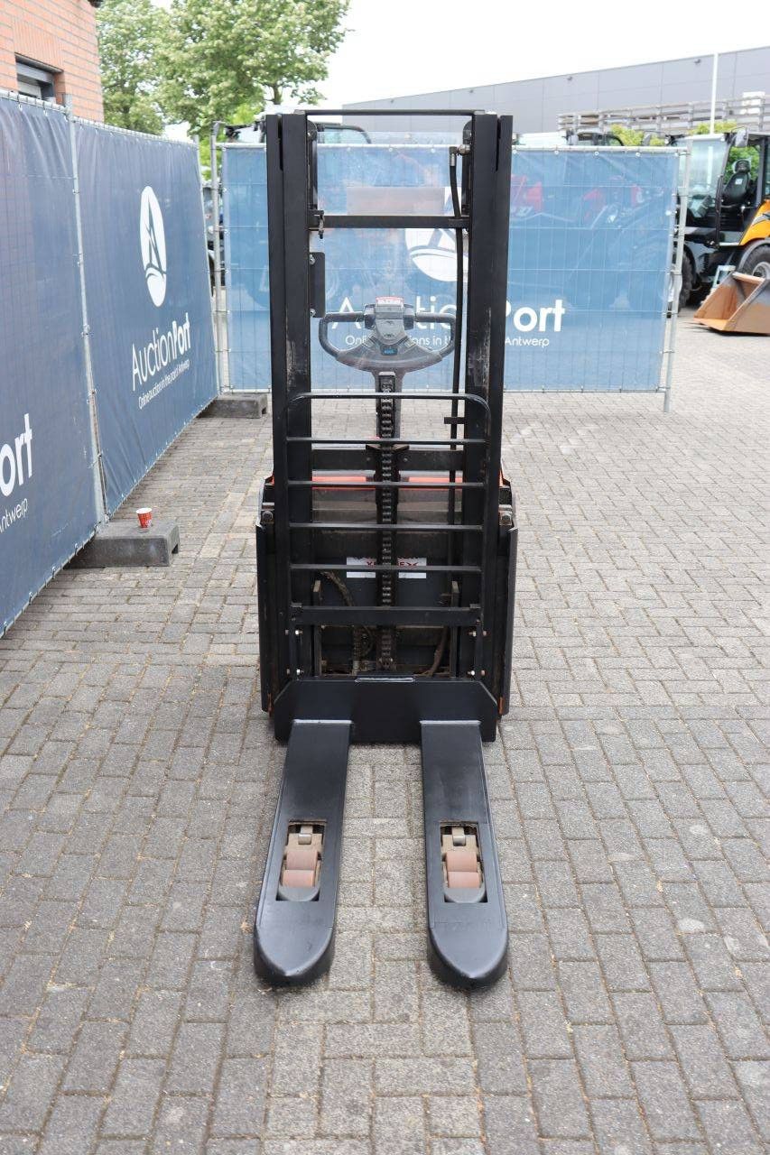 Stacker BT SWE140L Electric 1400kg 2.6m 2015