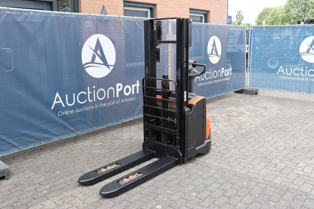 Stacker BT SWE140L Electric 1400kg 2.6m 2015