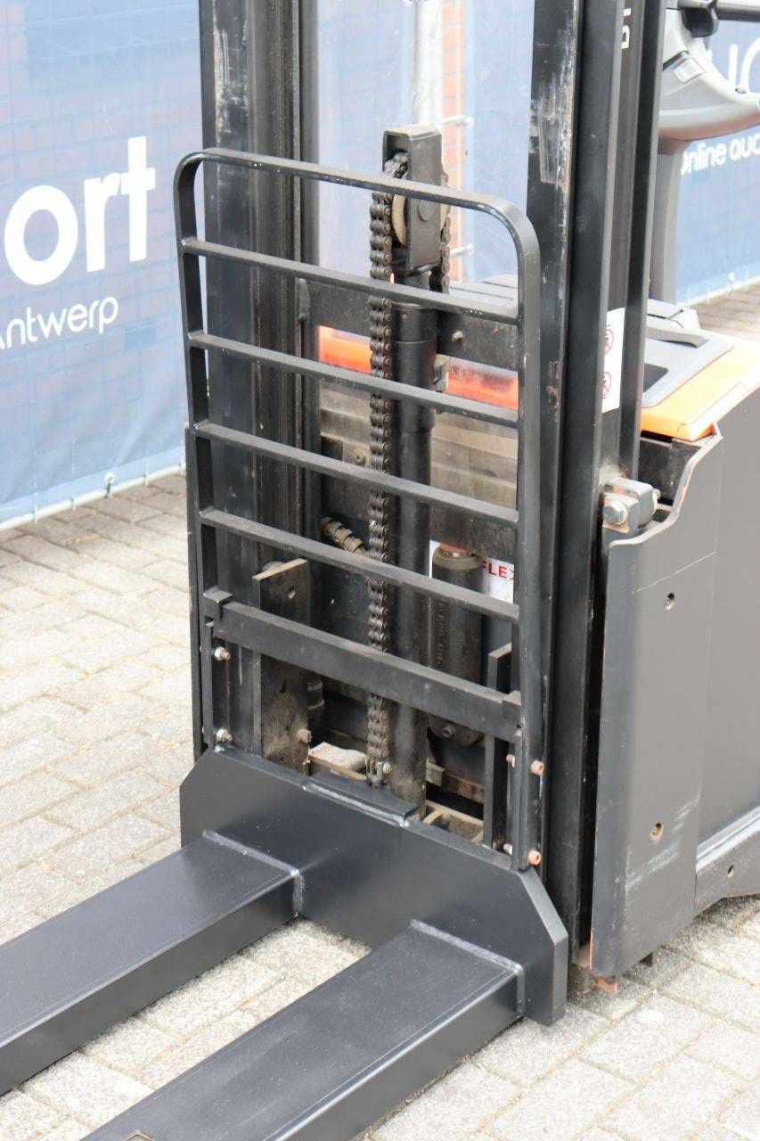 Stacker BT SWE140L Electric 1400kg 2.6m 2015
