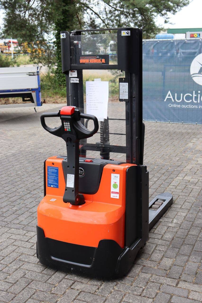 Stacker BT SWE140L Electric 1400kg 2.65m 2015