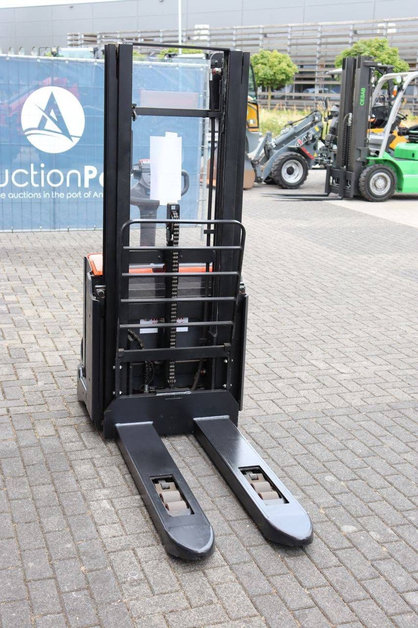 Stacker BT SWE140L Electric 1400kg 2.65m 2015