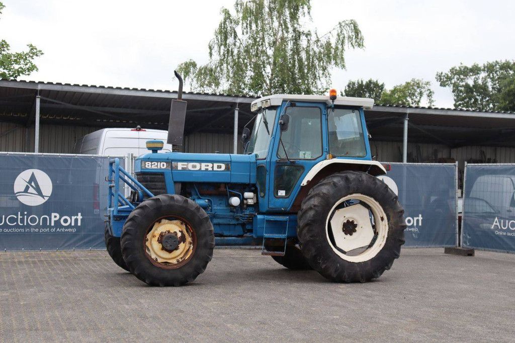 Traktor Ford 8210-DT-F0C Diesel 115 PS