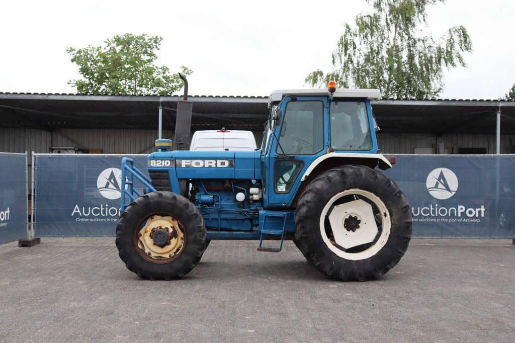 Traktor Ford 8210-DT-F0C Diesel 115 PS