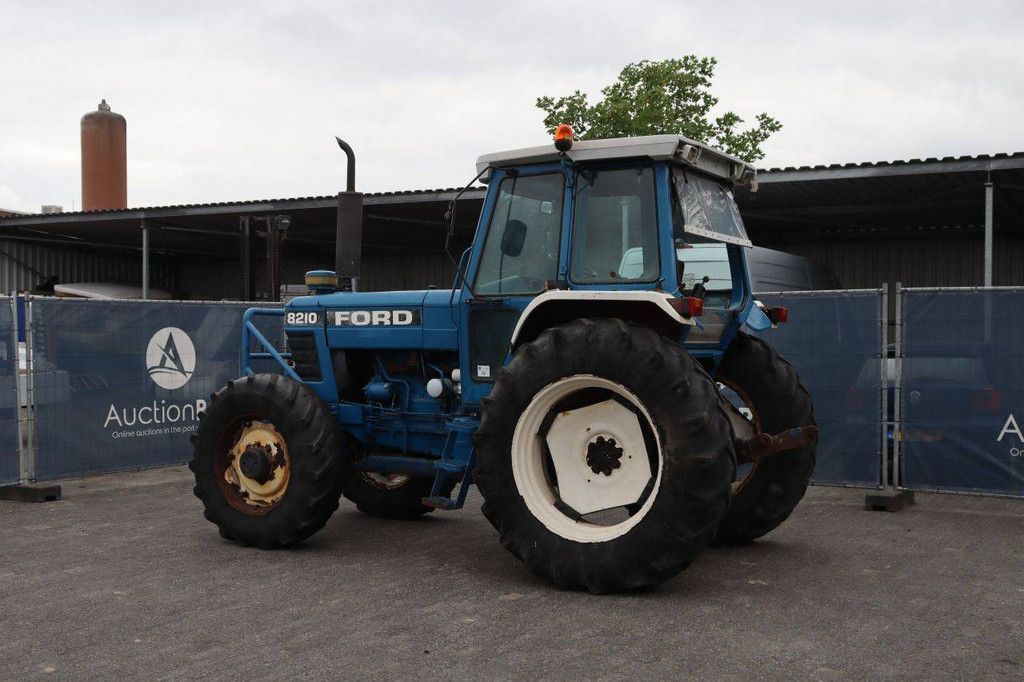 Traktor Ford 8210-DT-F0C Diesel 115 PS