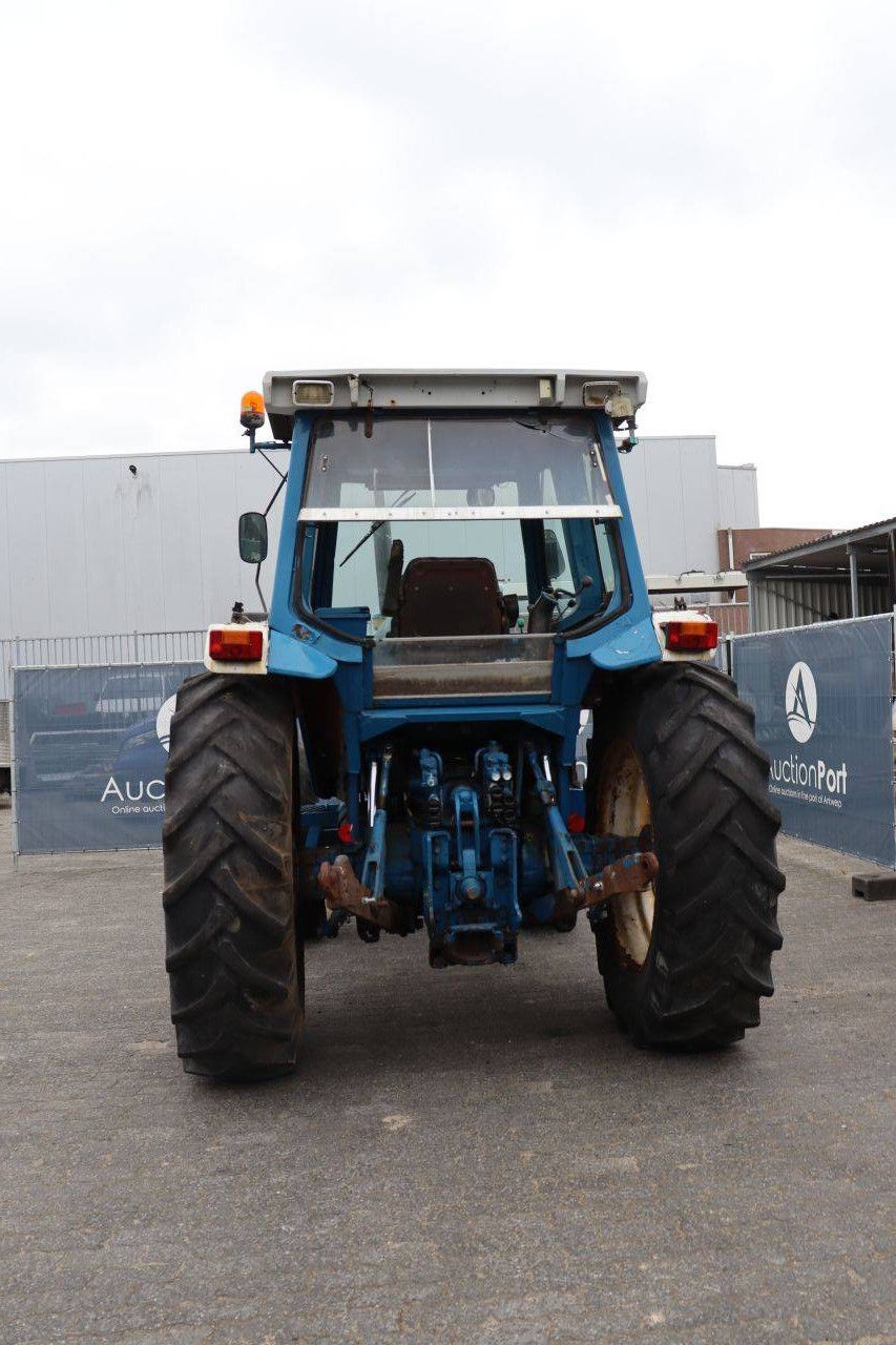 Traktor Ford 8210-DT-F0C Diesel 115 PS