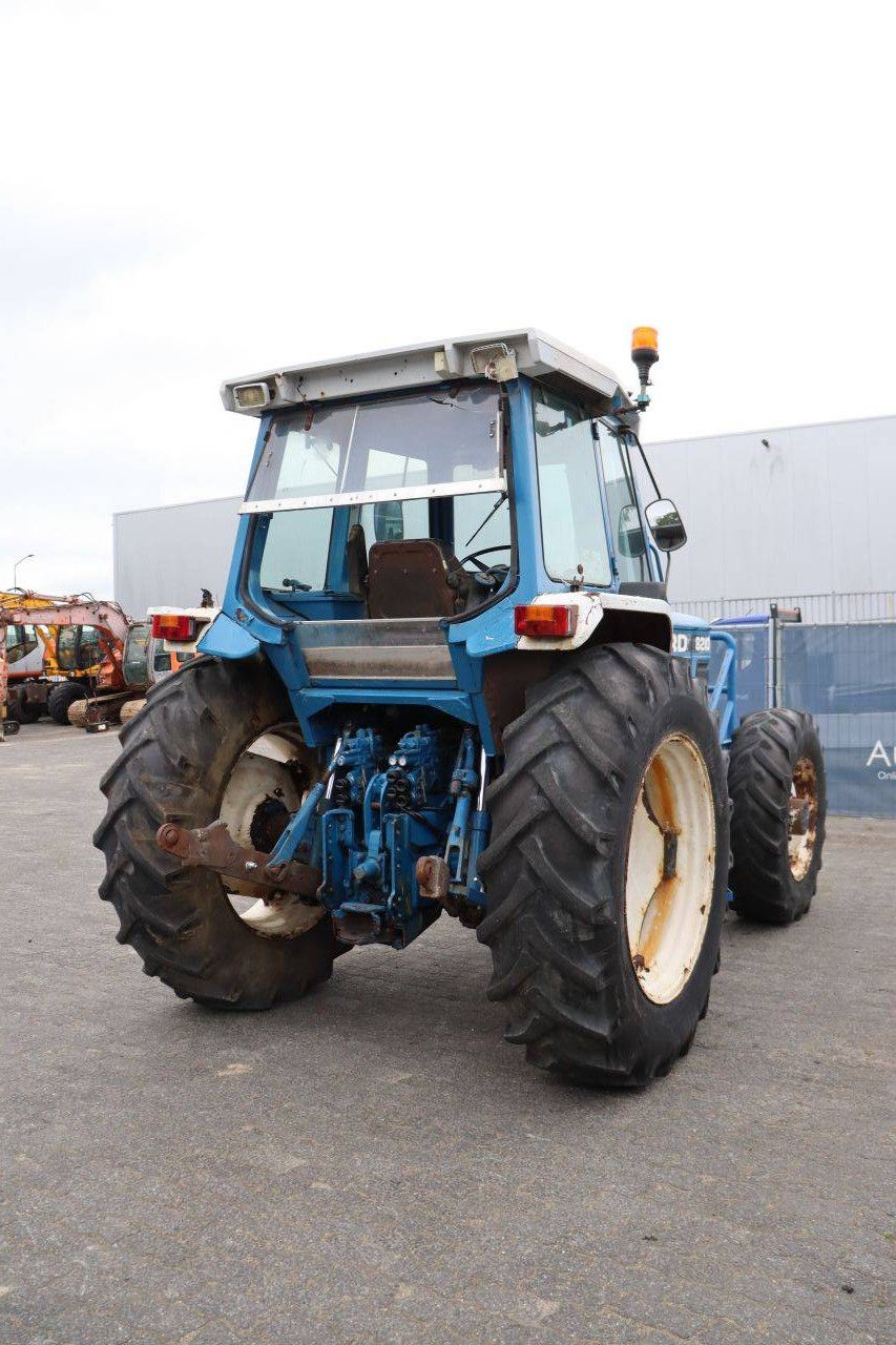 Traktor Ford 8210-DT-F0C Diesel 115 PS