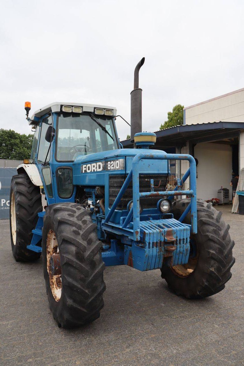 Traktor Ford 8210-DT-F0C Diesel 115 PS