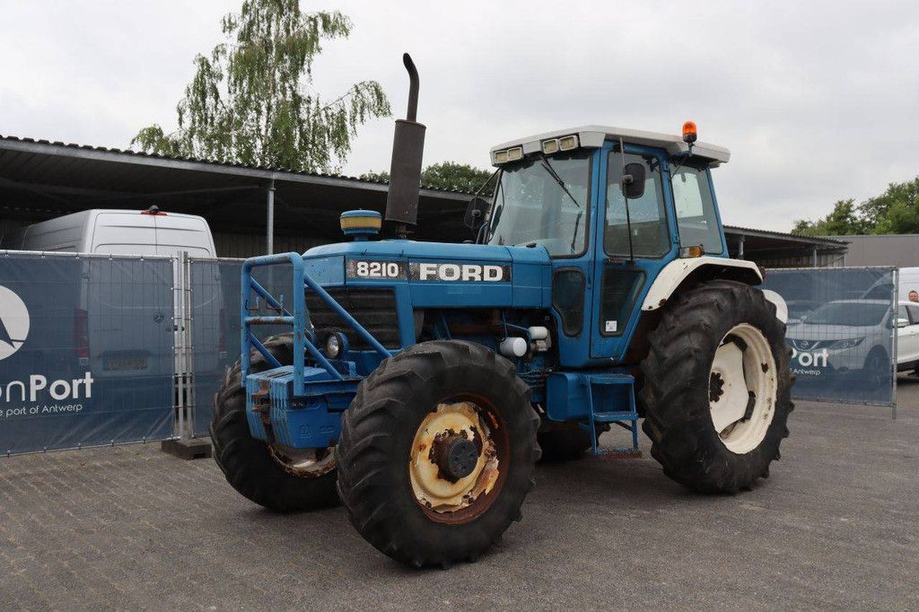 Traktor Ford 8210-DT-F0C Diesel 115 PS