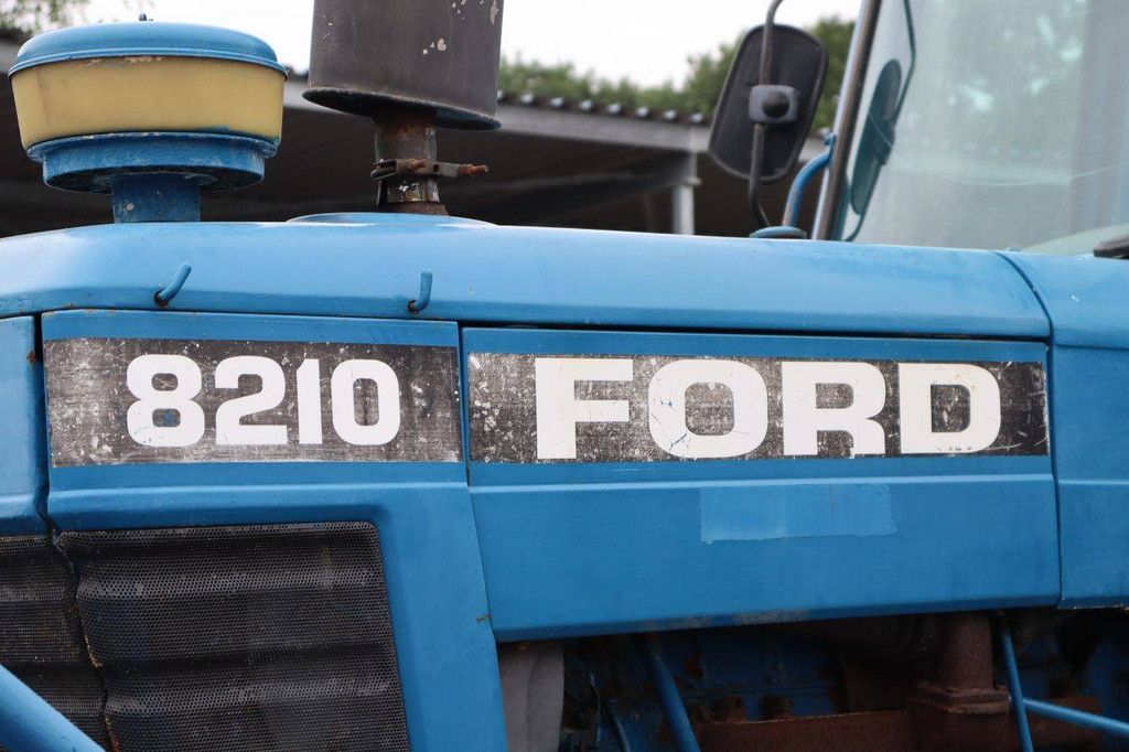 Traktor Ford 8210-DT-F0C Diesel 115 PS