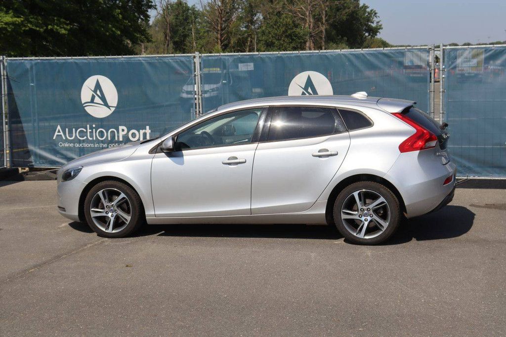 Pkw Volvo V40 Benzin 122 PS 2016 (Margin)
