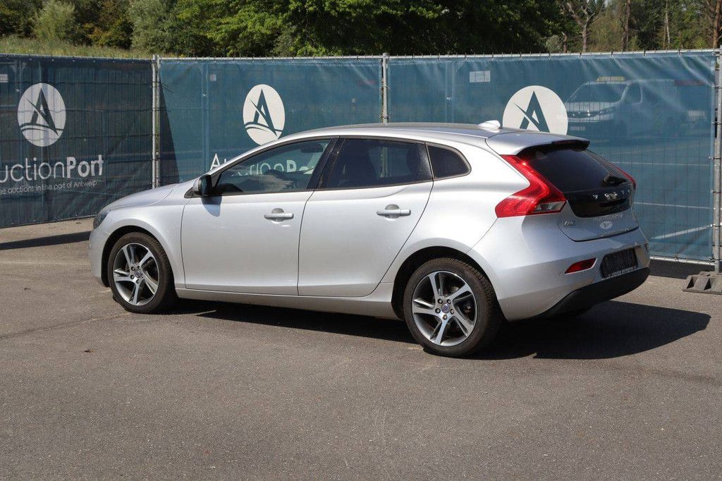 Pkw Volvo V40 Benzin 122 PS 2016 (Margin)