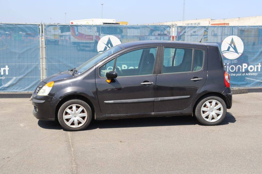 Renault Modus Petrol 75hp Passenger Car 2005 (Margin)