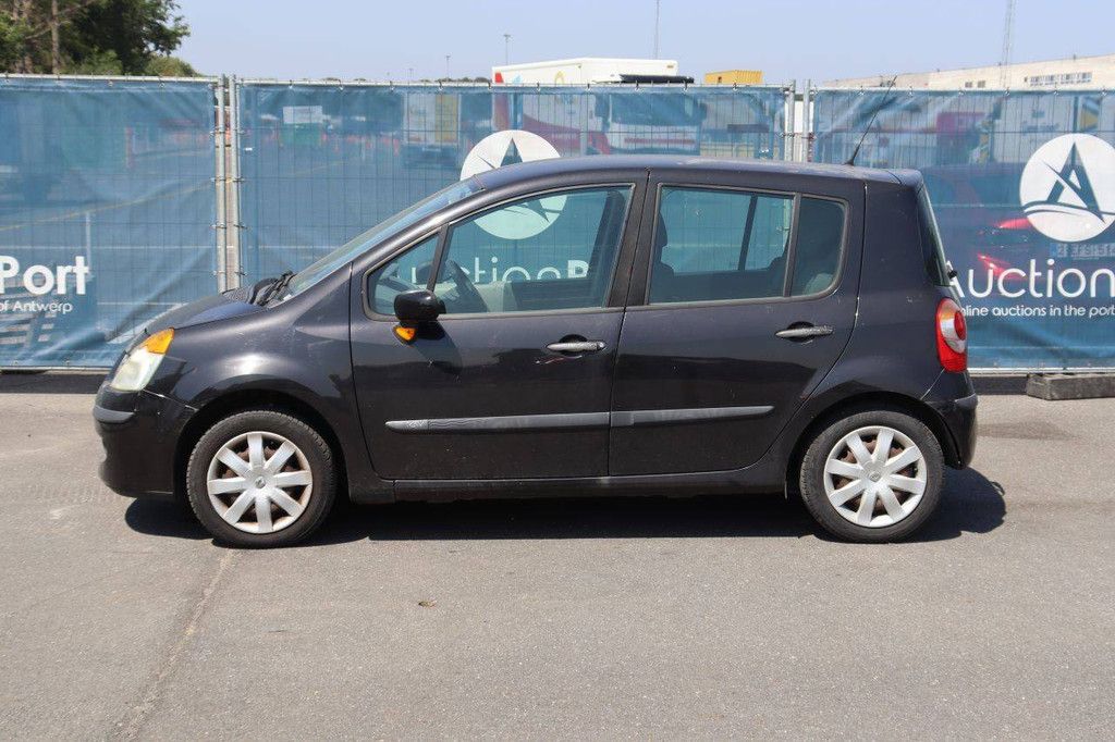 Renault Modus Petrol 75hp Passenger Car 2005 (Margin)