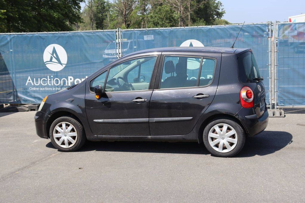 Renault Modus Petrol 75hp Passenger Car 2005 (Margin)