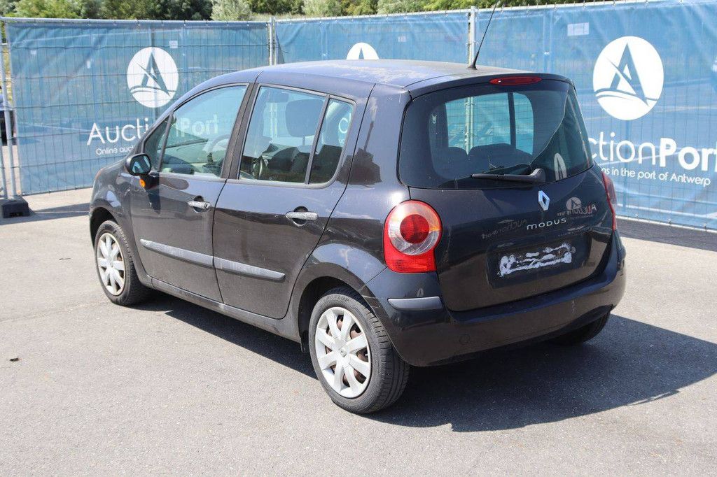 Renault Modus Petrol 75hp Passenger Car 2005 (Margin)