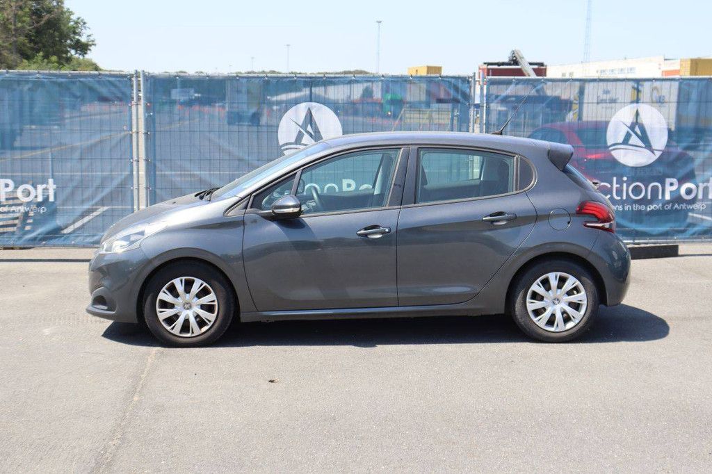 Pkw Peugeot 208 Benzin 82 PS 2015 (Margin)