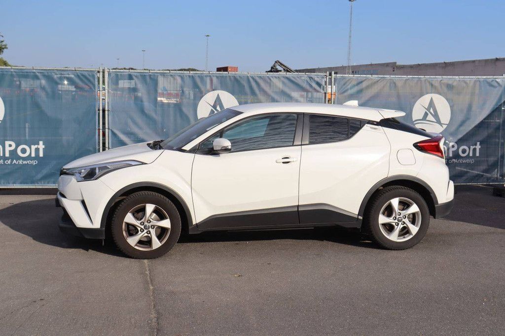 SUV Toyota C-HR Petrol 116hp 2019 (Margin)