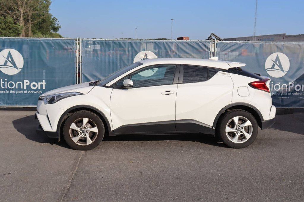 SUV Toyota C-HR Petrol 116hp 2019 (Margin)