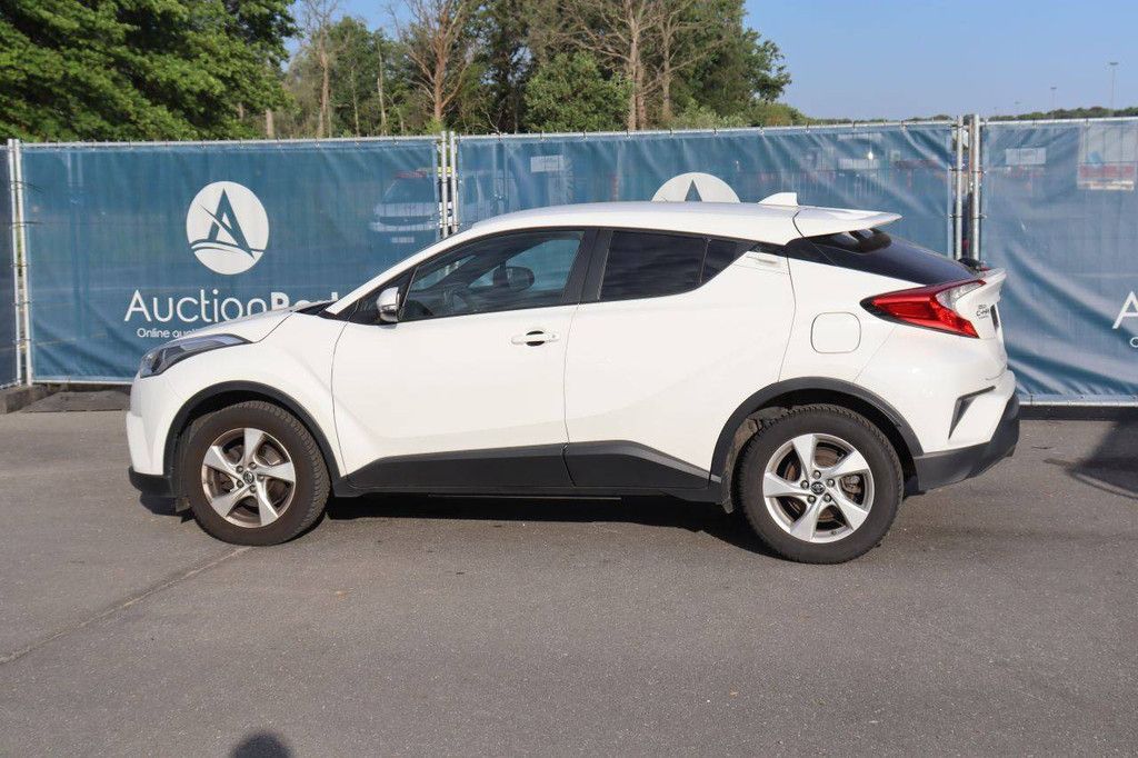 SUV Toyota C-HR Petrol 116hp 2019 (Margin)
