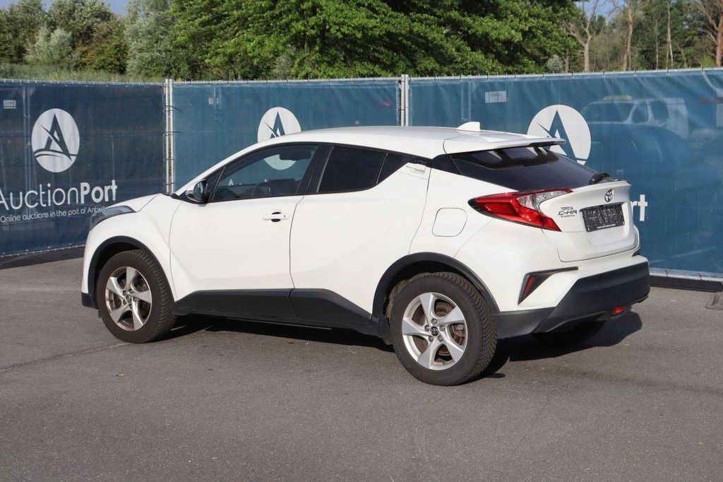 SUV Toyota C-HR Petrol 116hp 2019 (Margin)