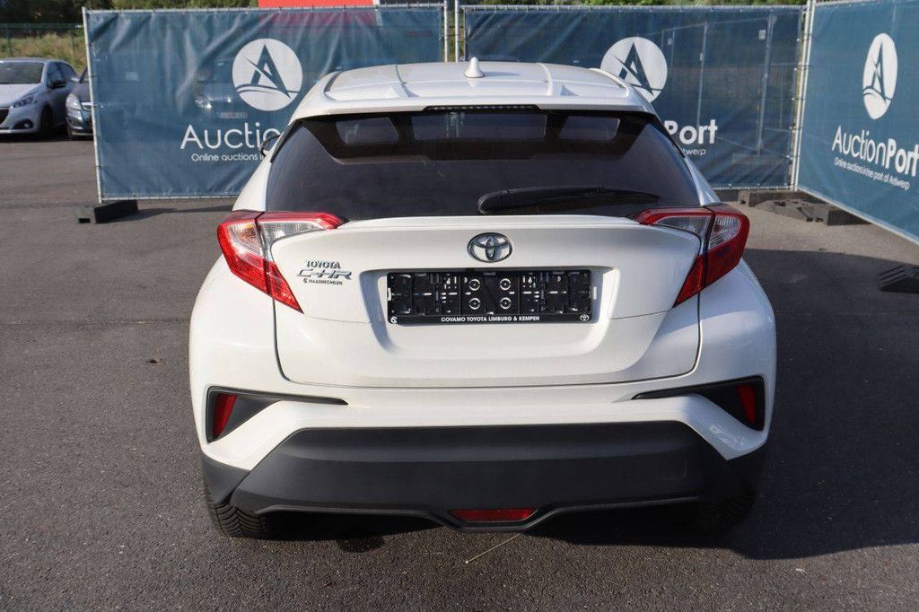 SUV Toyota C-HR Petrol 116hp 2019 (Margin)
