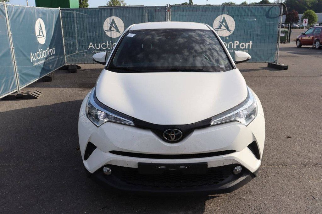 SUV Toyota C-HR Petrol 116hp 2019 (Margin)