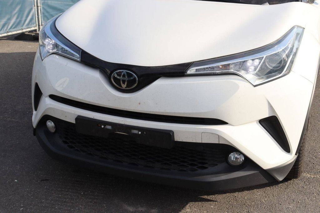 SUV Toyota C-HR Petrol 116hp 2019 (Margin)