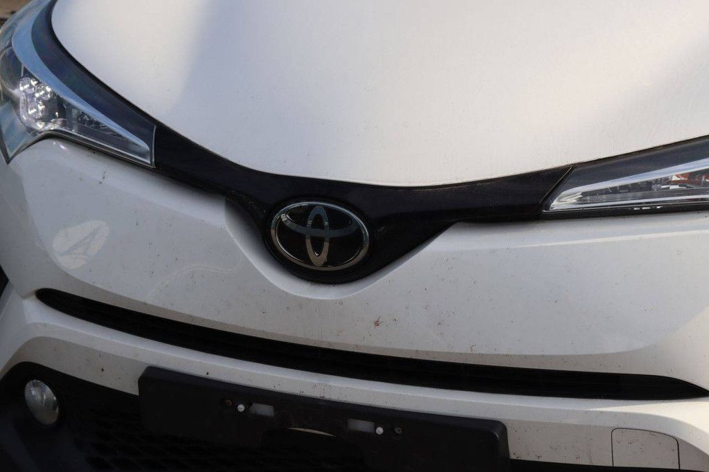 SUV Toyota C-HR Petrol 116hp 2019 (Margin)