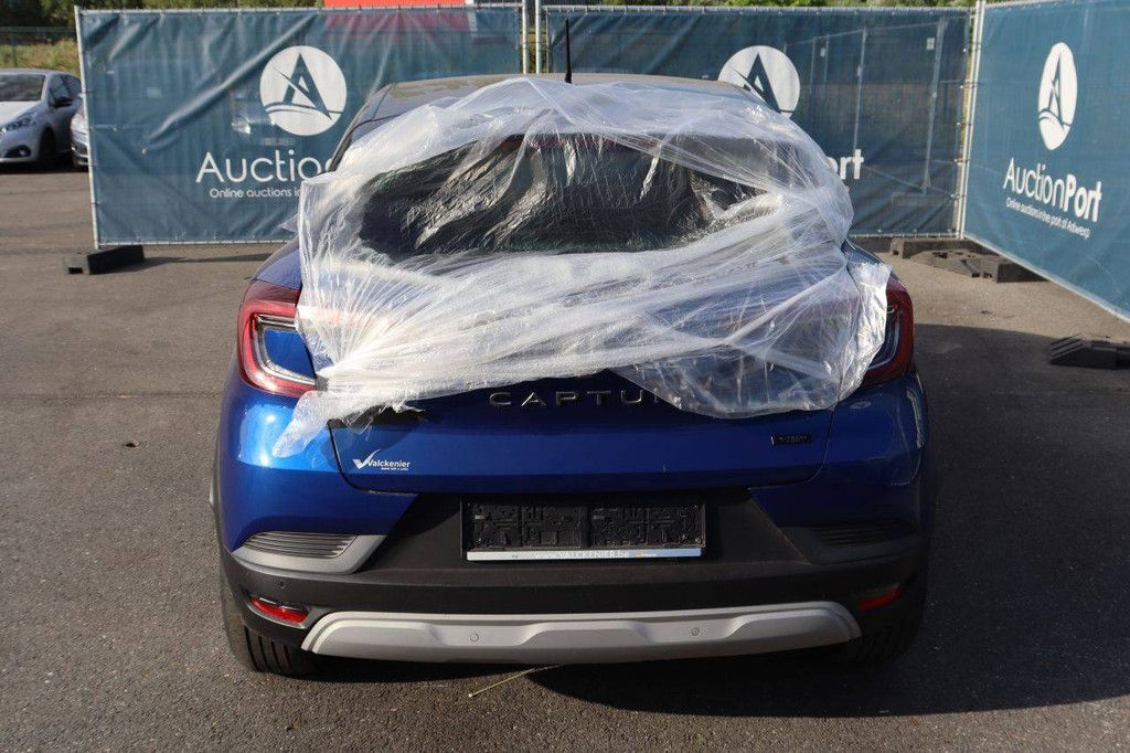 Passenger car Renault Captur E-Tech Full Hybrid Petrol 94hp 2023