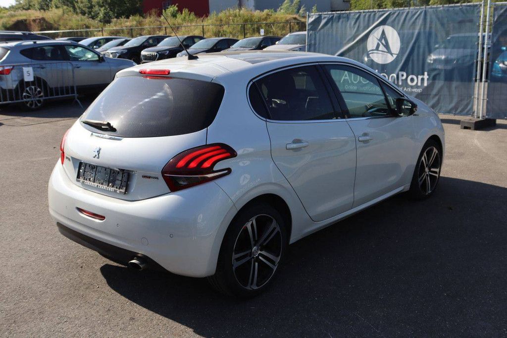 Pkw Peugeot 208 Benzin 110 PS 2016 (Margin)
