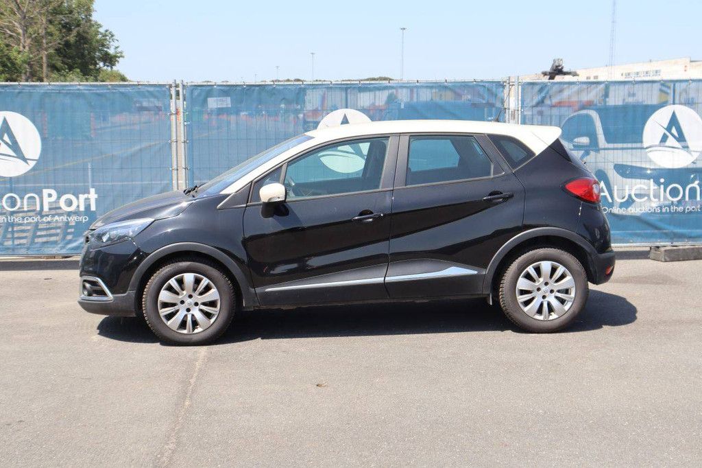 Passenger car Renault Captur Petrol 118hp 2016 (Margin)