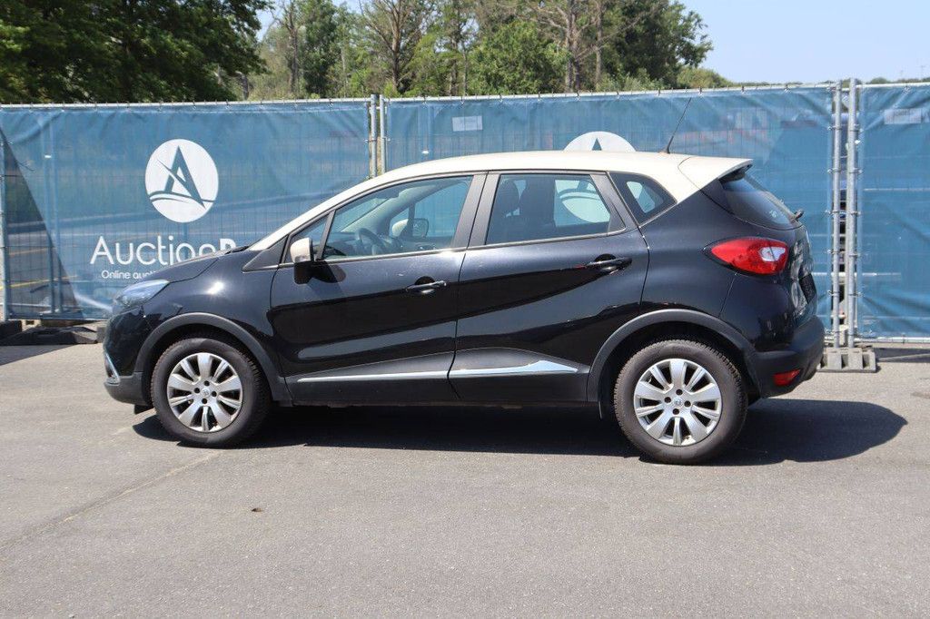 Passenger car Renault Captur Petrol 118hp 2016 (Margin)