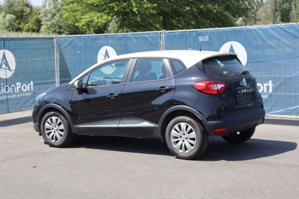 Passenger car Renault Captur Petrol 118hp 2016 (Margin)